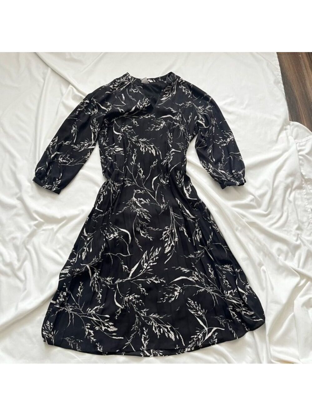 H&M Neutral COLOR Floral Pleated Midi Dress Size 4